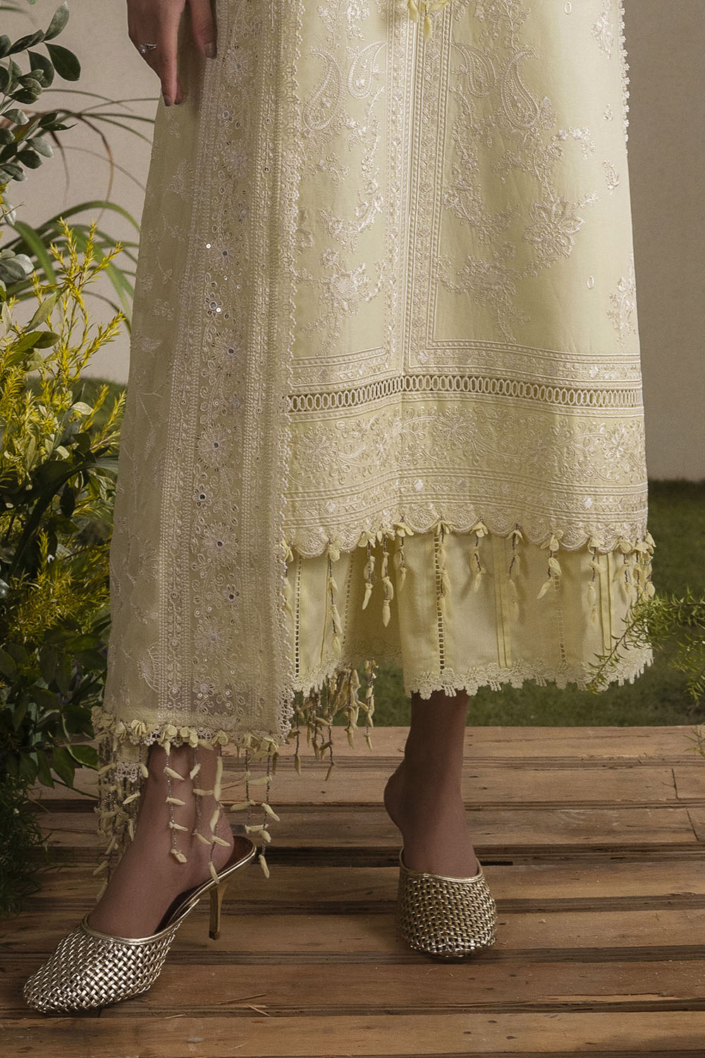 UAE-3 Piece Embroidered Lawn Suit with Embroidered Chiffon Dupatta PM-62004