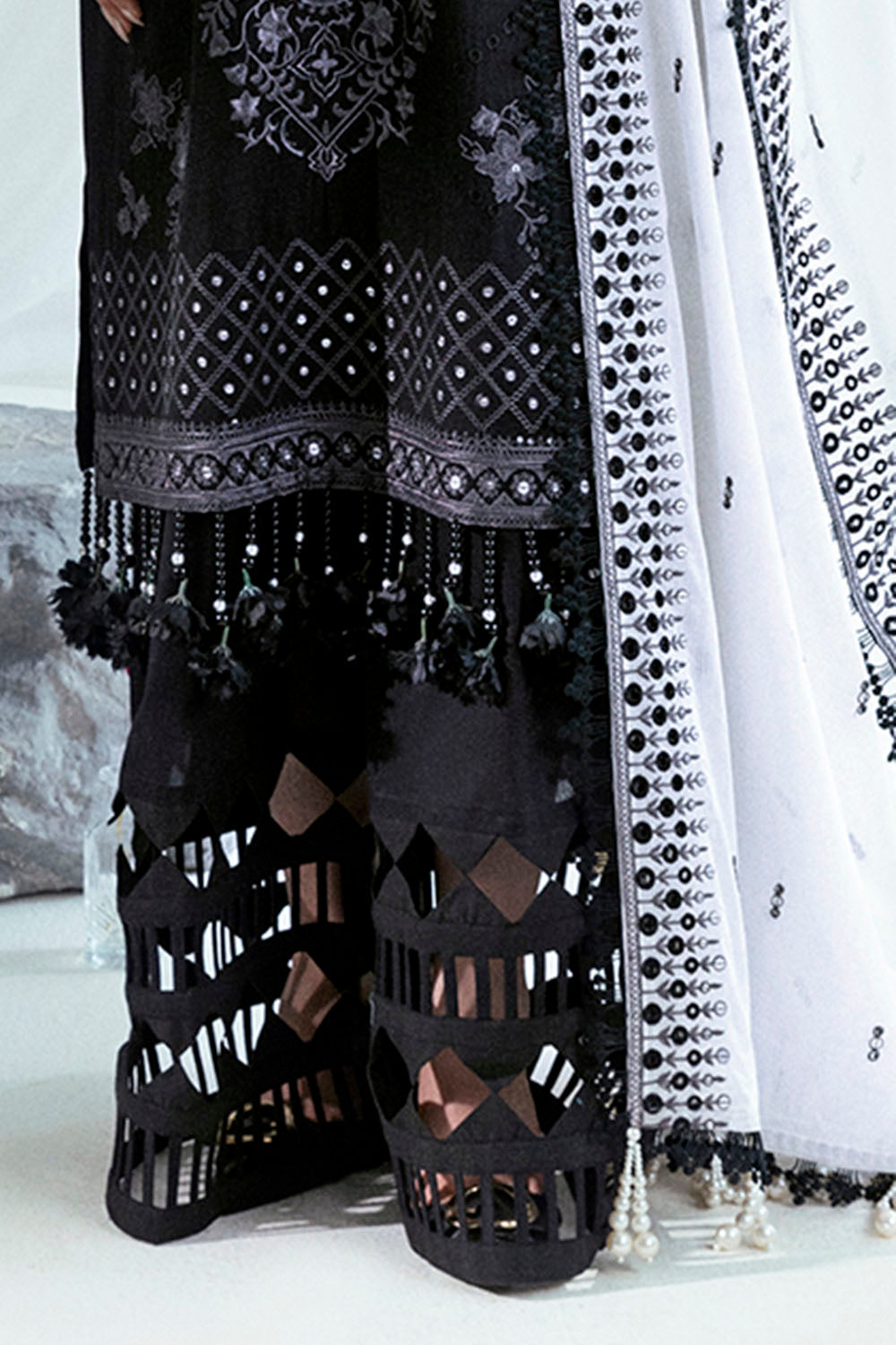 UAE-3 Piece Embroidered Lawn Suit with Borders and Denting Dupatta FE-52067