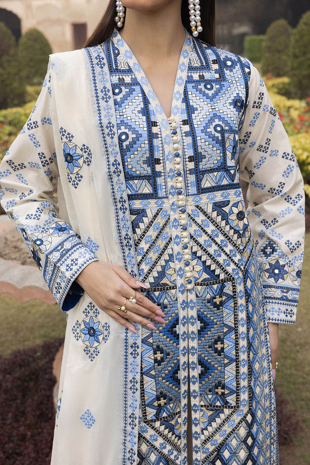 UAE-3 Piece Embroidered Lawn Suit with Embroidered Borders CL-52450