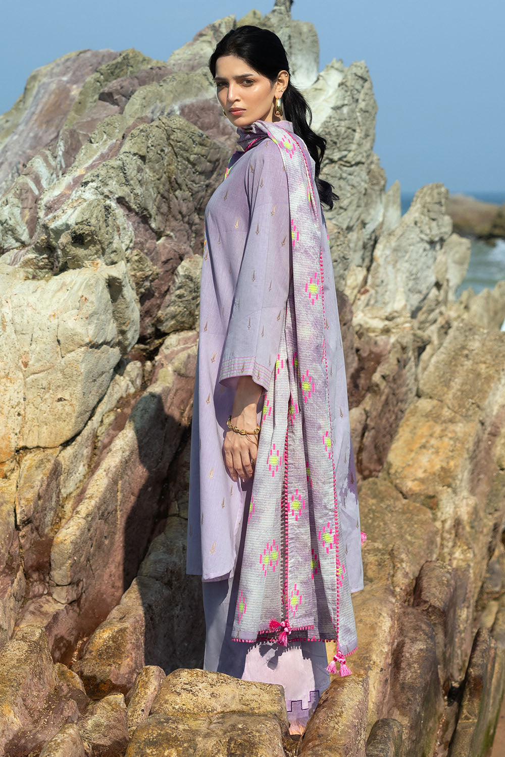 UAE-3 Piece Embroidered Yarn Dyed Jacquard Suit with Lacquer Printed Jacquard Dupatta MJ-52017