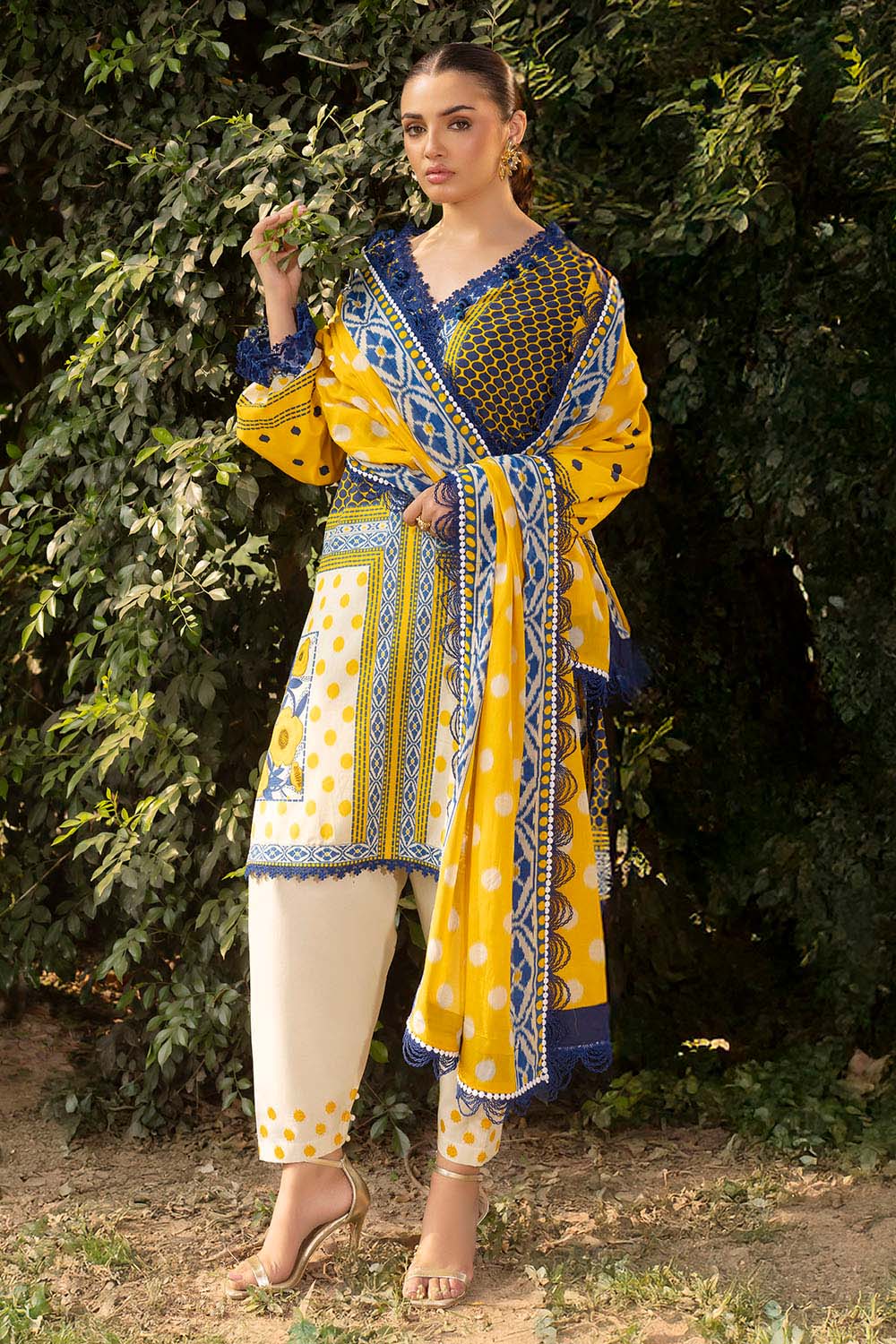 UAE-3 Piece Printed Lawn Suit with Embroidered Trouser CL-62114